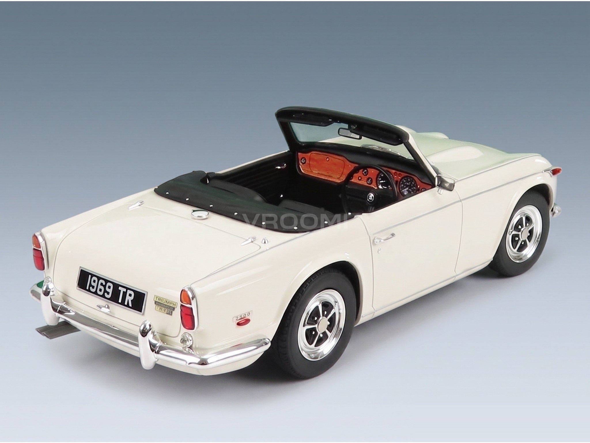 Triumph TR5 Spider 1967 White Cult Scale Models 1:18 scale model - rear three-quarter view