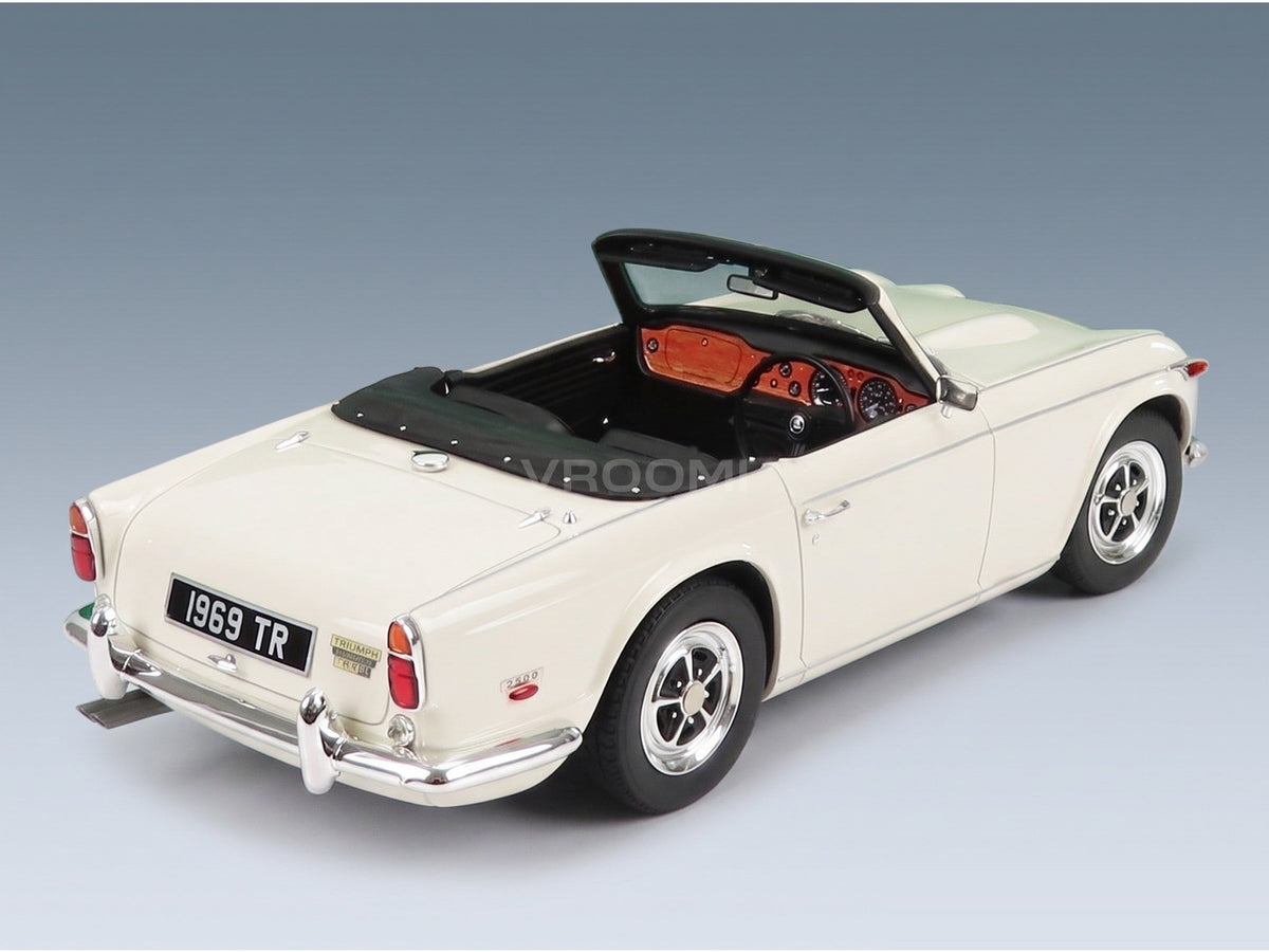 Triumph TR5 Spider 1967 White Cult Scale Models 1:18 scale model - rear three-quarter view