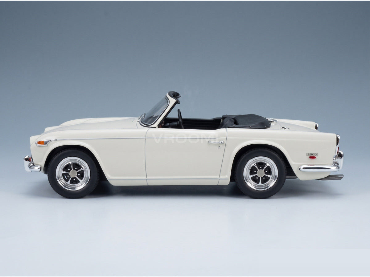 Triumph TR5 Spider 1967 White Cult Scale Models 1:18 scale model - side view