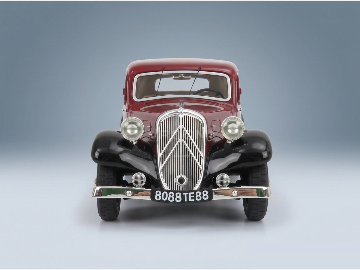 Citroën Traction Avant 7CV 1934 Bordeaux Black Cult Scale Models 1:18 scale model - front view