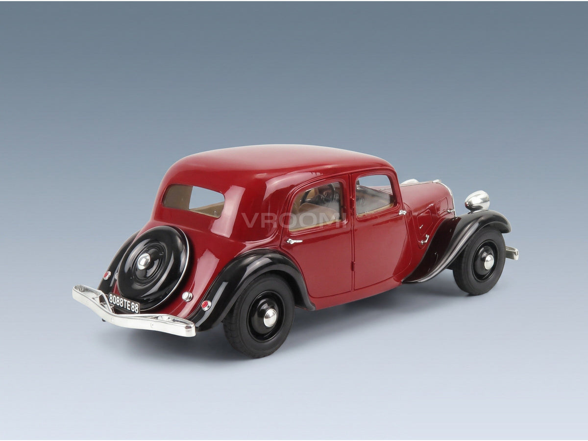Citroën Traction Avant 7CV 1934 Bordeaux Black Cult Scale Models 1:18 scale model - rear three-quarter view