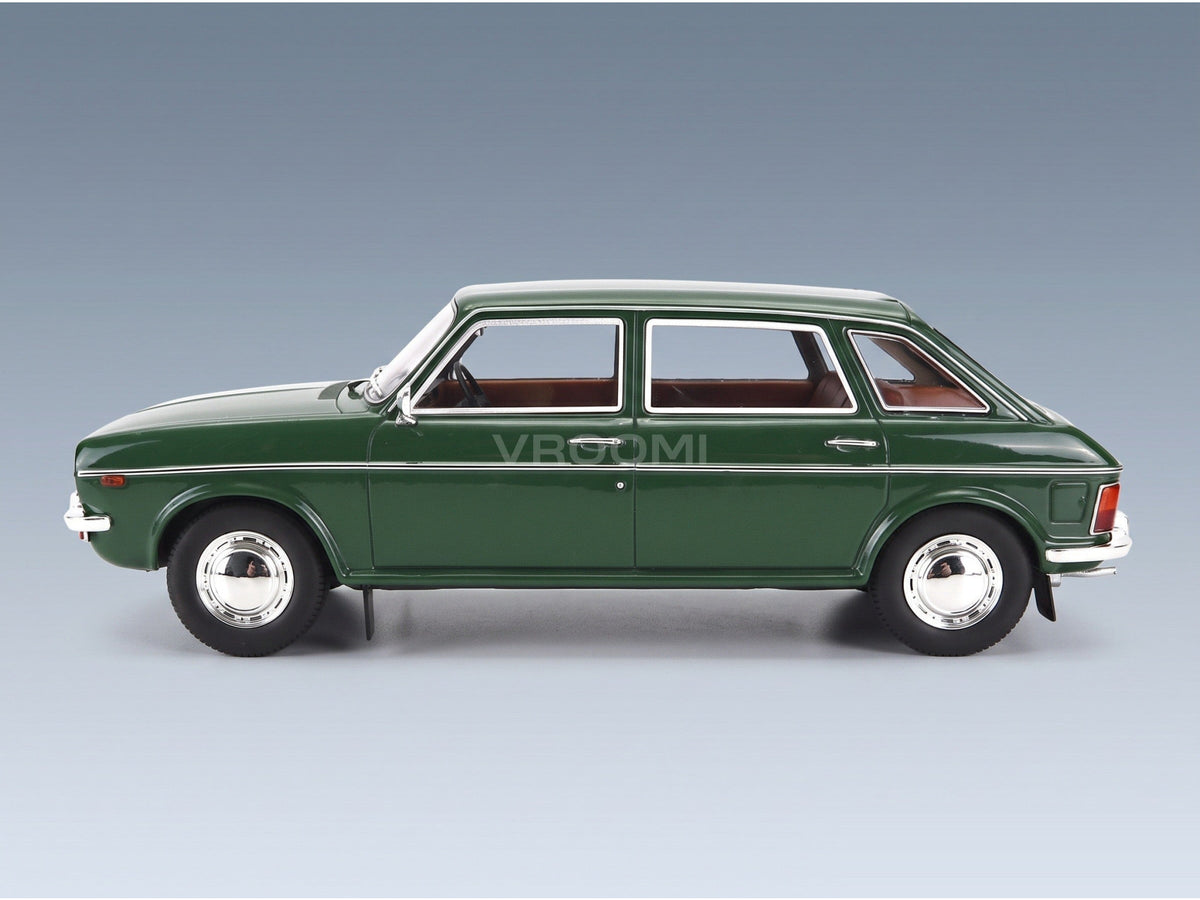 Austin Maxi 1750 1971 Brooklands Green Cult Scale Models 1:18 scale model - side view