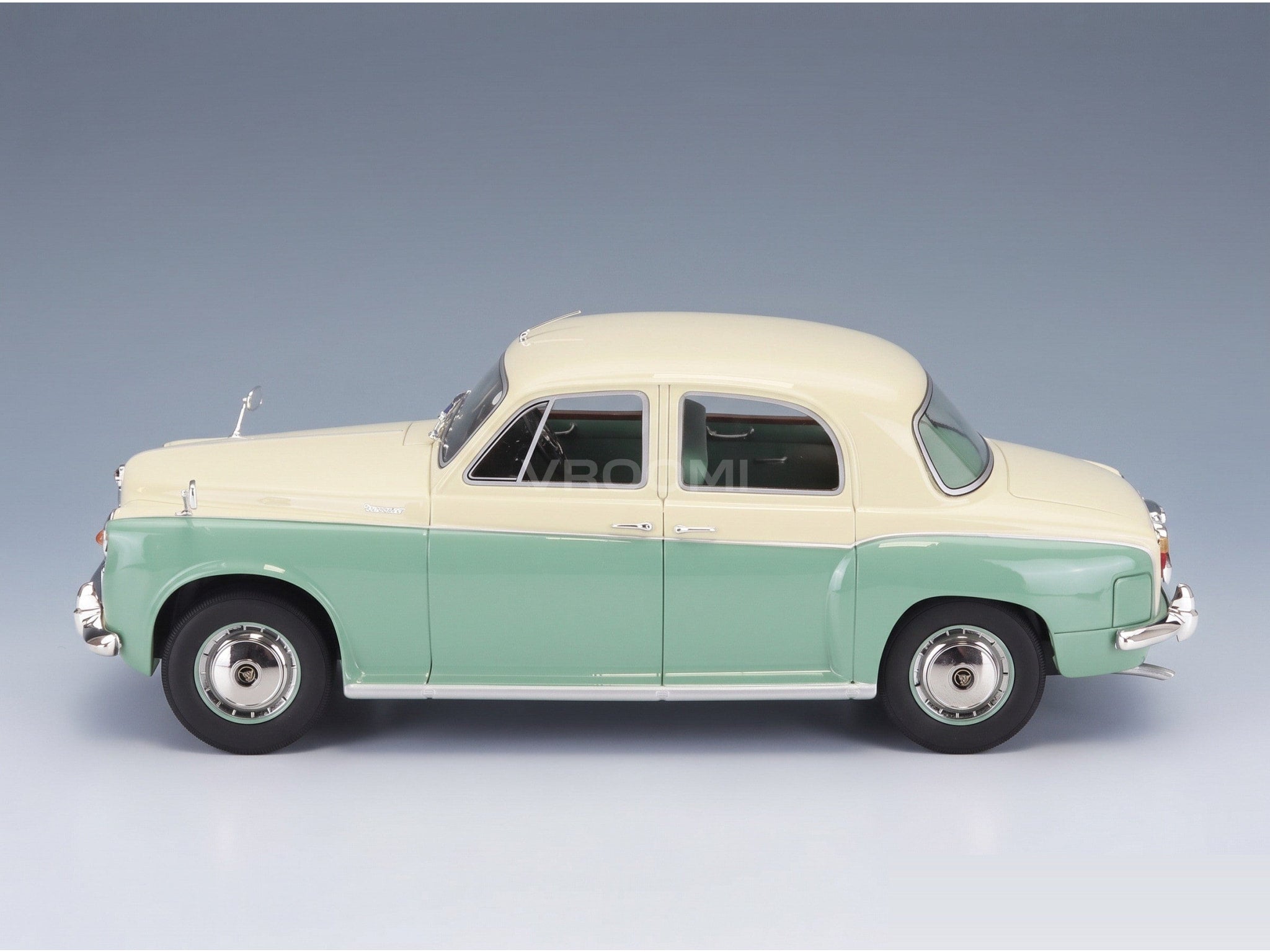 Rover 110 P4 1962 Cream Green Cult Scale Models 1:18 scale model - side view