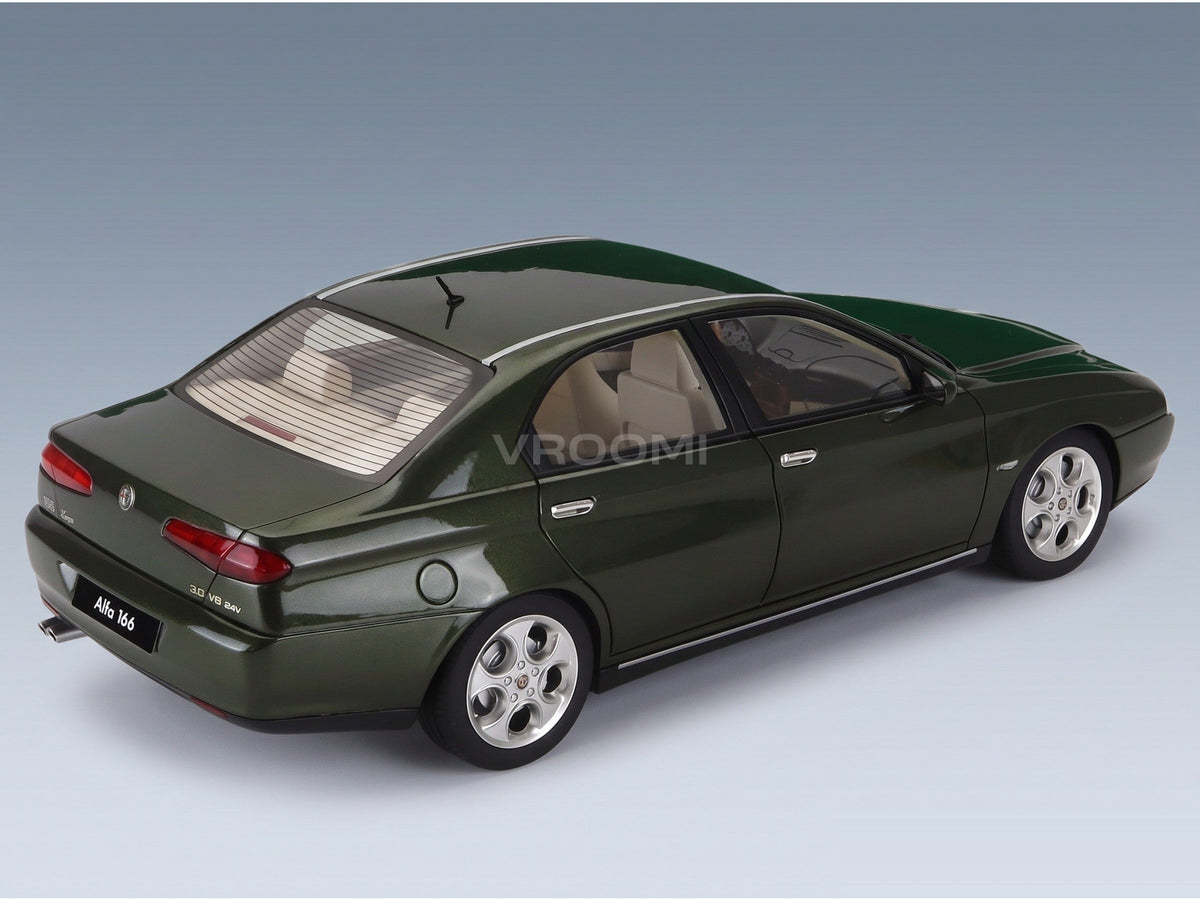 Alfa Romeo 166 3.0 V6 24v Super 1998 Green Cult Scale Models 1:18 - rear three-quarter view