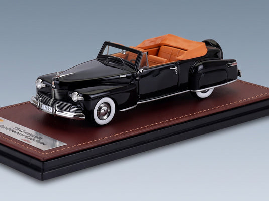 Lincoln Continental Cabriolet Open 1942 Black GLM Models 1:43 scale model - front three-quarter view