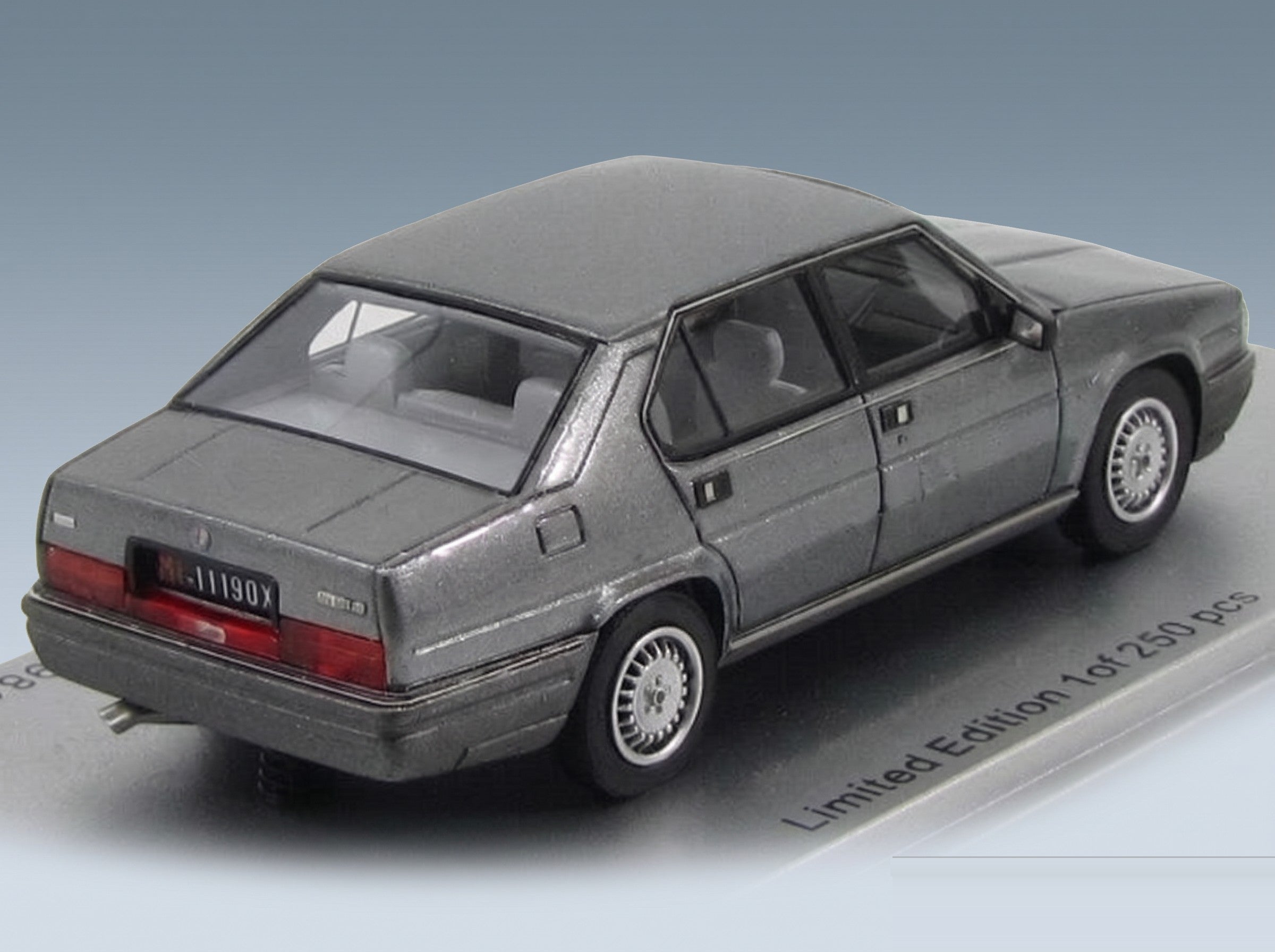Alfa Romeo Alfa 90 Quadrifoglio Oro 1983 Grigio Medio Metallizzato Kess Model 1:43 scale model - rear three-quarter view