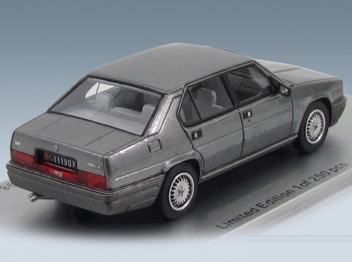 Alfa Romeo Alfa 90 Quadrifoglio Oro 1983 Grigio Medio Metallizzato Kess Model 1:43 scale model - rear three-quarter view