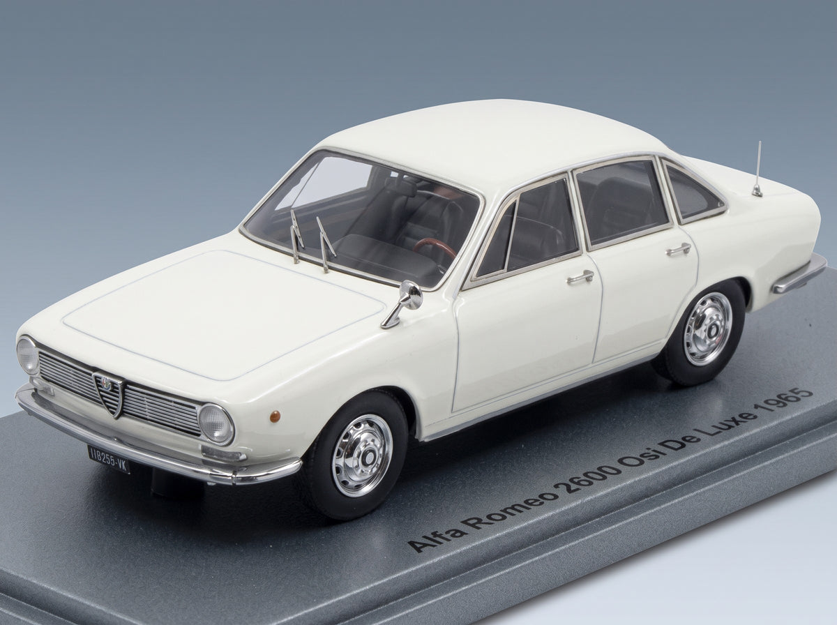 Alfa Romeo OSI 2600 De Luxe 1965 White Kess Model 1:43 scale model - front three-quarter view
