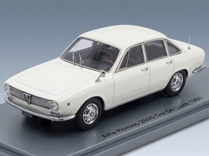 Alfa Romeo OSI 2600 De Luxe 1965 White Kess Model 1:43 scale model - front three-quarter view