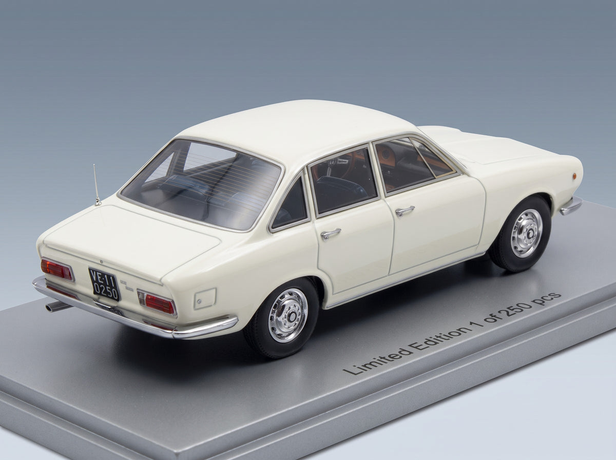 Alfa Romeo OSI 2600 De Luxe 1965 White Kess Model 1:43 scale model - rear three-quarter view