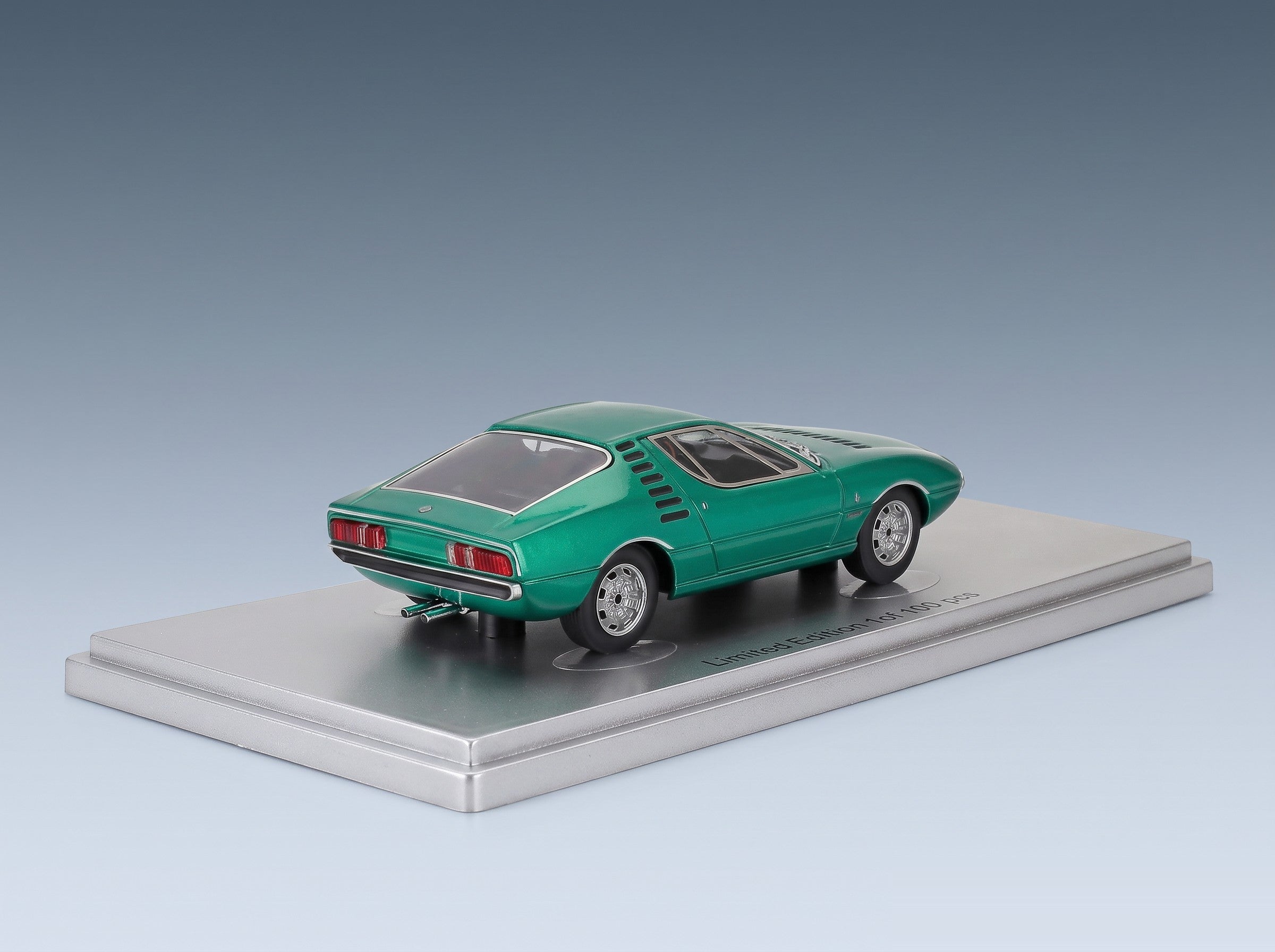 Alfa Romeo Montreal Expo 1967 Green Metallic Kess Model 1:43 scale model - rear three-quarter view