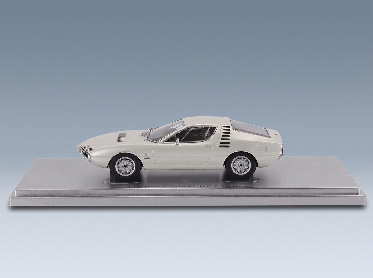 Alfa Romeo Montreal Expo 1967 White Kess Model 1:43 scale model - side view