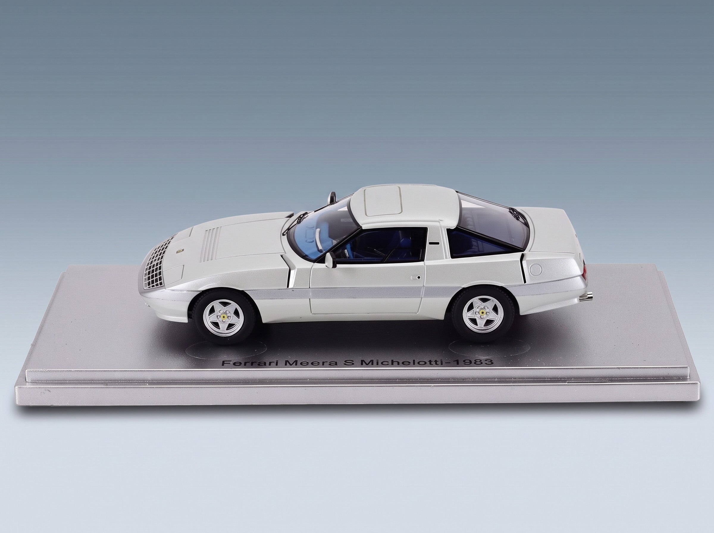 Ferrari Meera S Michelotti 1983 Pearl White Silver Kess Model 1:43 scale model - side view