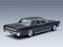 Lincoln Continental Sedan 1963 Grey Metallic KK Scale 1:18 - rear three-quarter view