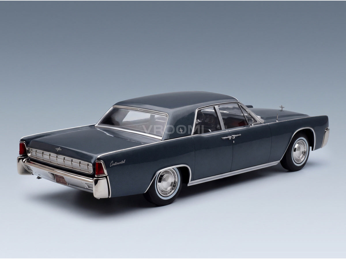 Lincoln Continental Sedan 1963 Grey Metallic KK Scale 1:18 scale model - rear three-quarter view