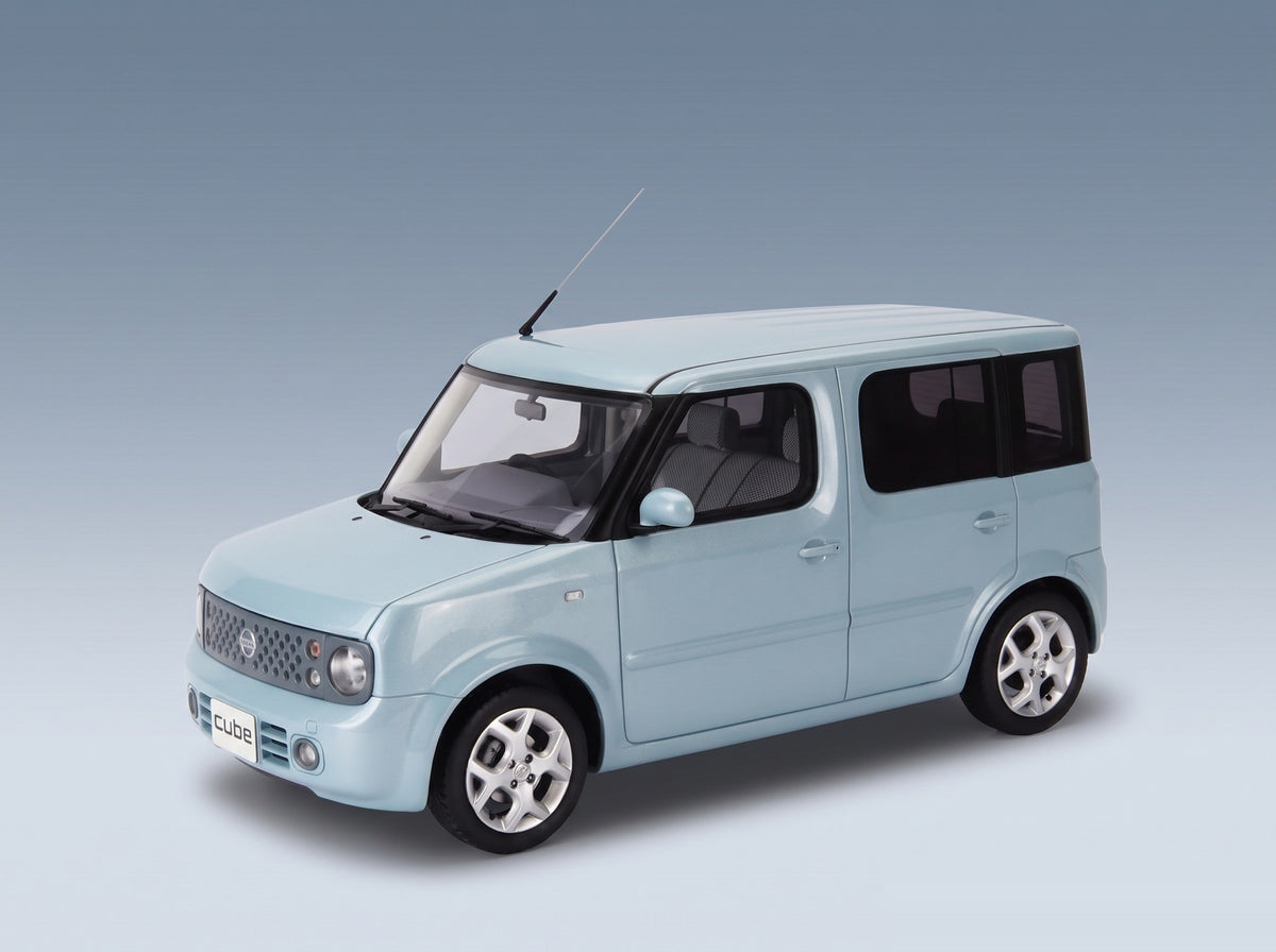 NISSAN - CUBE 2003 - LIGHT BLUE scale model - front three-quarter view
