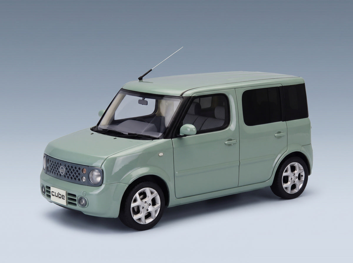 NISSAN - CUBE 2003 - LIGHT GREEN scale model - front three-quarter view