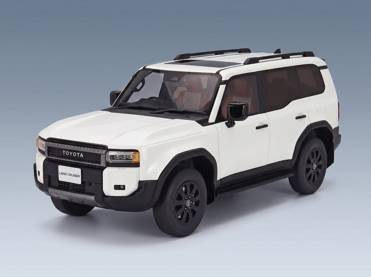 Toyota Land Cruiser 250 2024 White Kyosho 1:18 - front three-quarter view