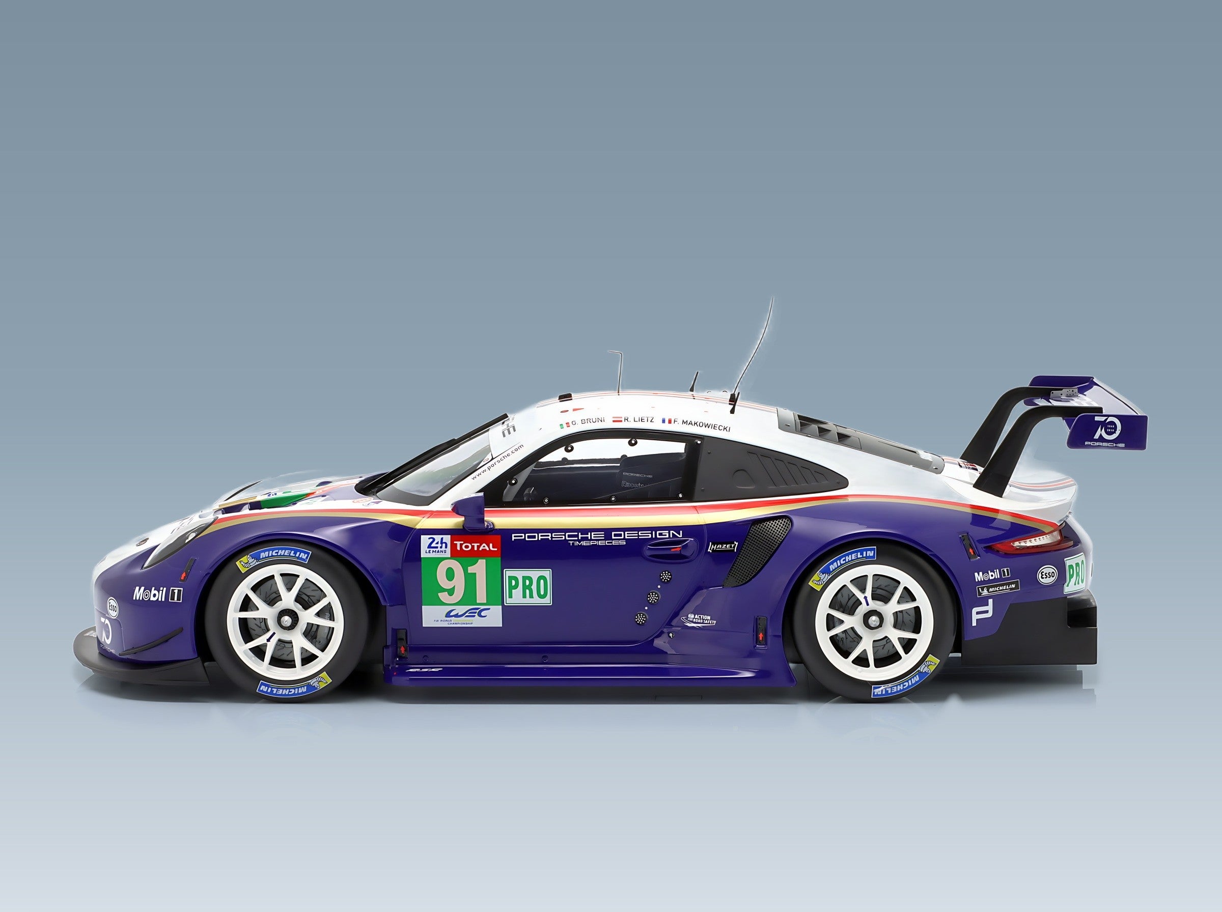 Porsche 911 991 RSR Porsche GT Team No. 91 2nd LMGTE Pro Richard Lietz Gianmaria Bruni Frederic Makowiecki 24h Le Mans 2018 IXO Models 1:12 scale model - side view