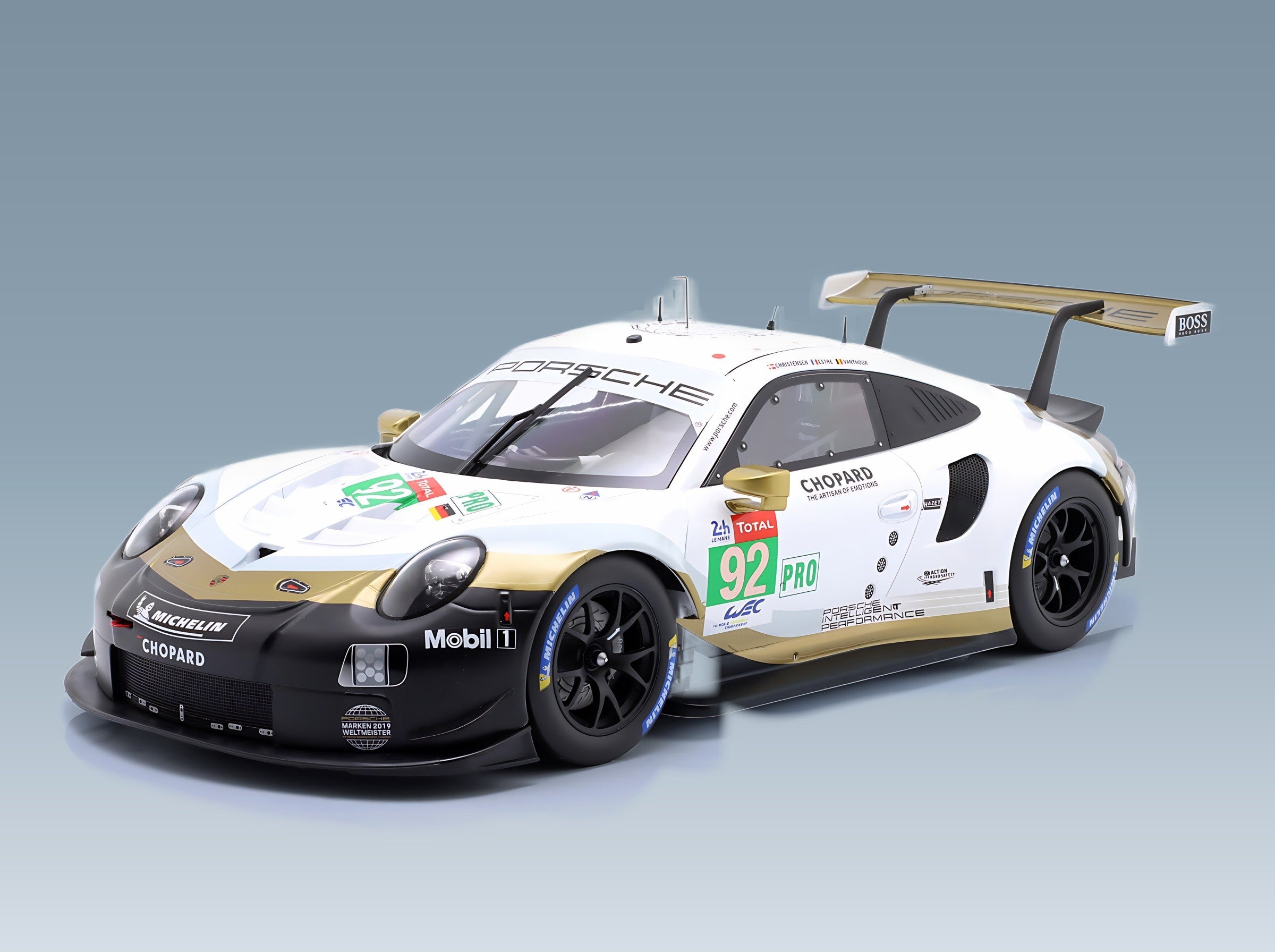 Porsche 911 991 RSR 4.0L Porsche No. 92 Michael Christensen Kevin Estre Laurens Vanthoor 24h Le Mans 2019 IXO Models 1:12 scale model - front three-quarter view