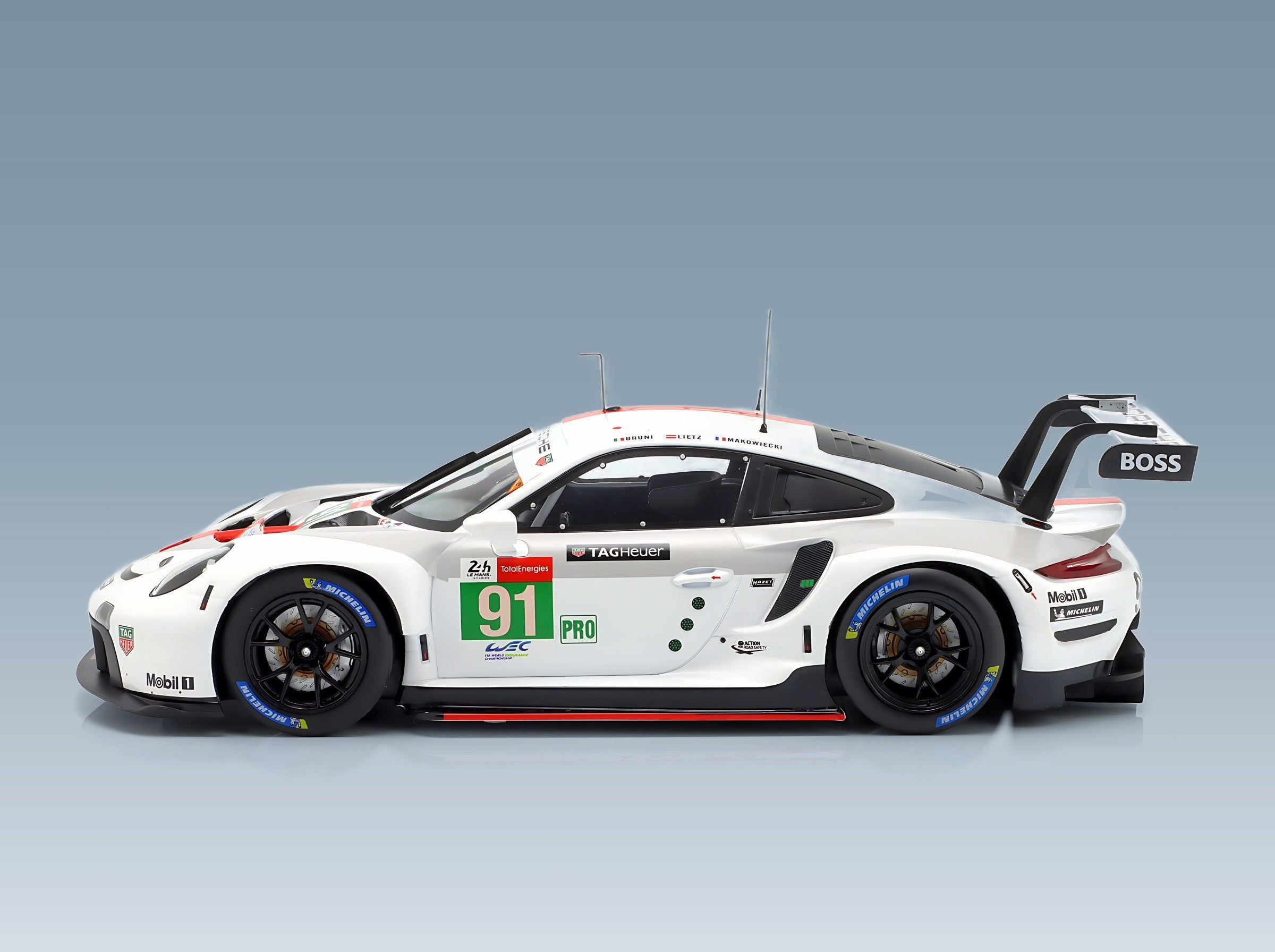 Porsche 911 991-2 RSR-19 4.2L Porsche GT No. 91 Gianmaria Bruni Richard Lietz Frederic Makowiecki 24h Le Mans 2021 IXO Models 1:18 scale model - side view