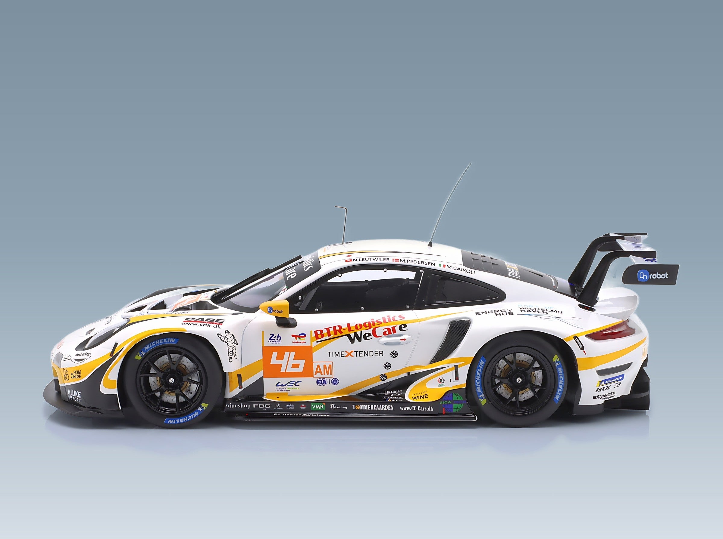 Porsche 911 991 RSR-19 4.2L Project 1 No. 46 Cairoli Pedersen Leutwiler 24h Le Mans 2022 IXO Models 1:18 scale model - side view