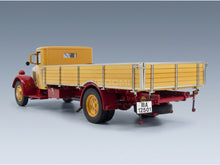 Mercedes-Benz LO 2750 Platform Truck 1933 Yellow Red CMC 1:18 scale model - rear three-quarter view