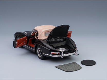 Mercedes-Benz 300 SL Roadster W198 1957 Black Brown CMC 1:18 scale model - open trunk