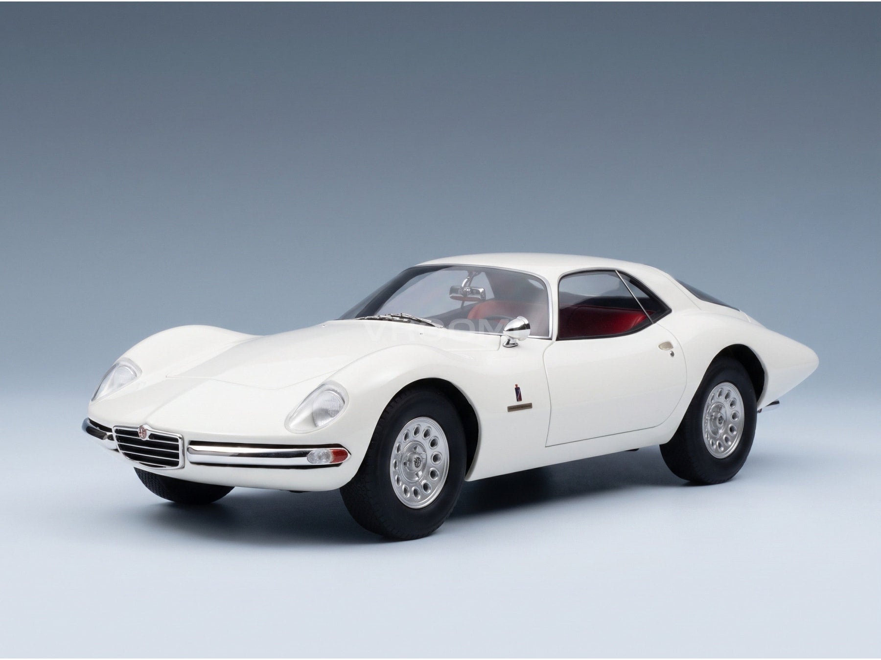 Alfa Romeo Giulia TZ2 Coupé Pininfarina 1965 White Maxima 1:18 scale model - front three-quarter view