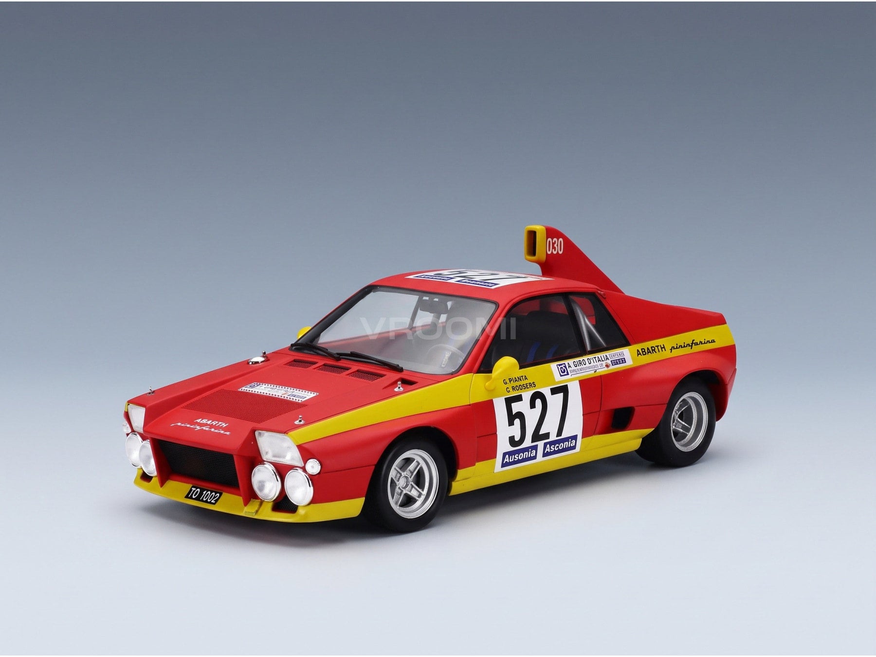 Abarth SE030 Pininfarina No. 527 Giorgio Pianta Christine Beckers 2nd Giro d'Italia 1974 Maxima 1:18 scale model - front three-quarter view