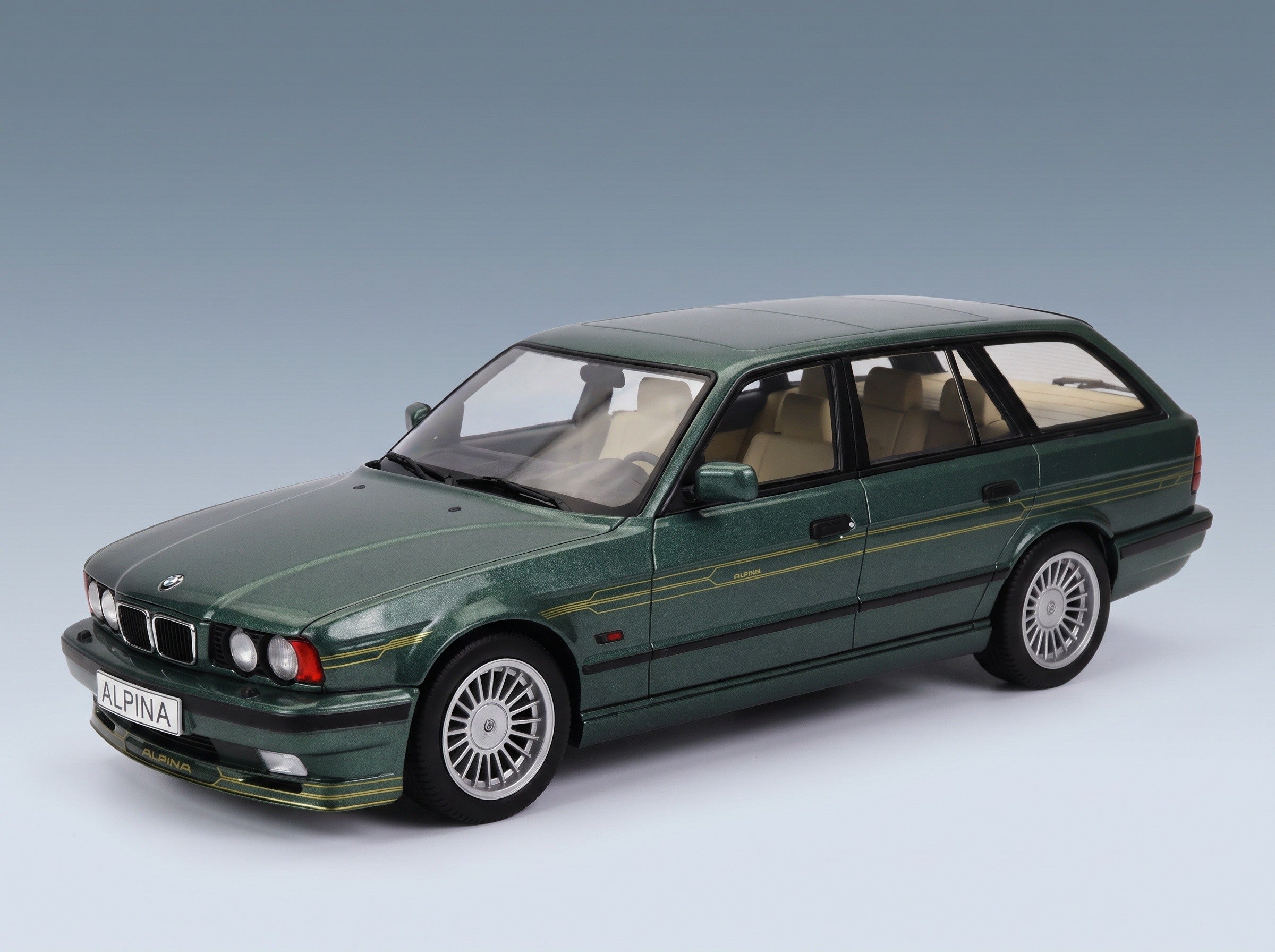 BMW 5-Series B10 4.6 Alpina Touring (E34) 1989 Green Metallic MCG 1:18 scale model - front three-quarter view