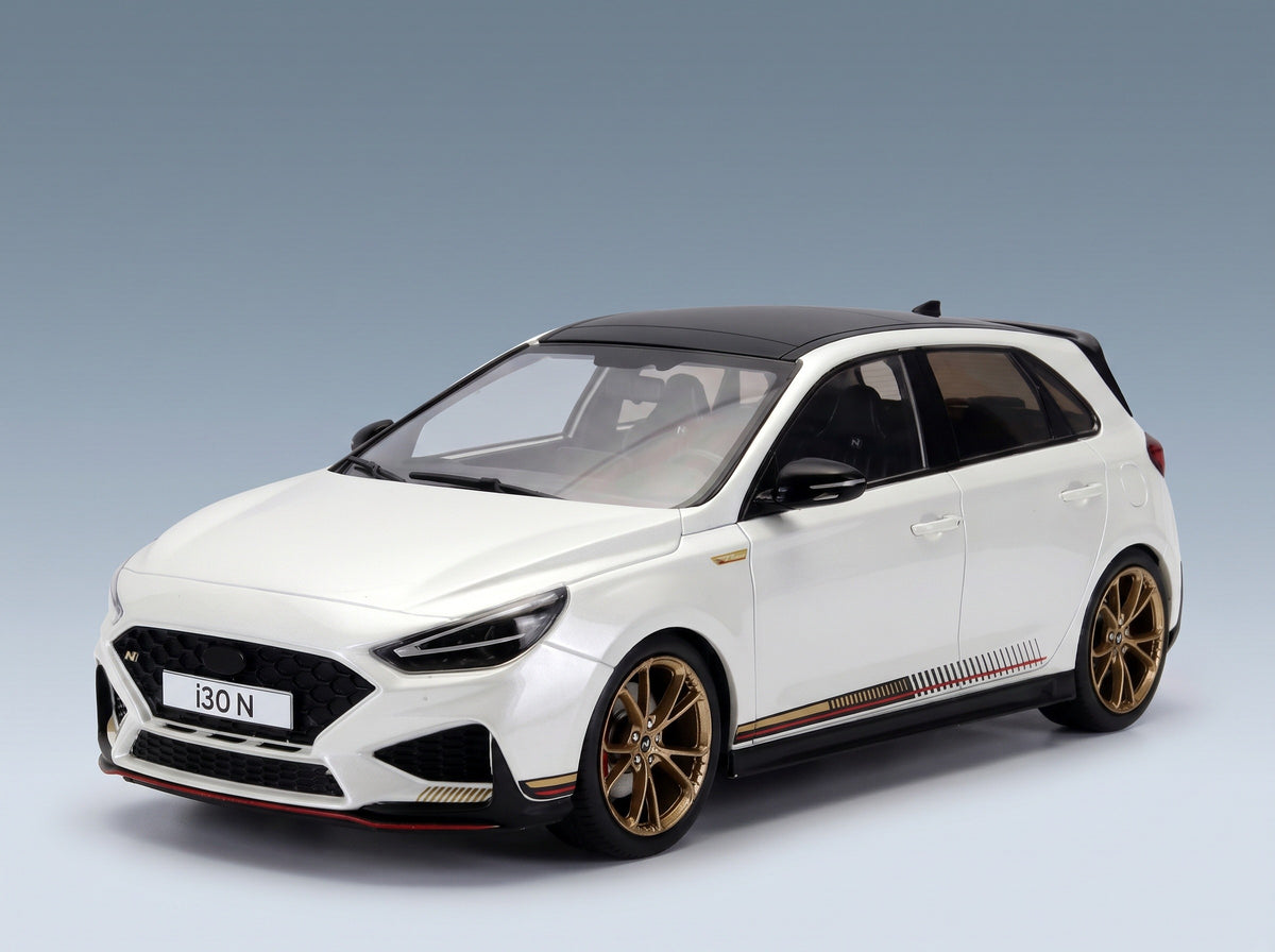 Hyundai i30 Drive-N Limited Edition 2021 White Metallic MCG 1:18 scale model - front three-quarter view