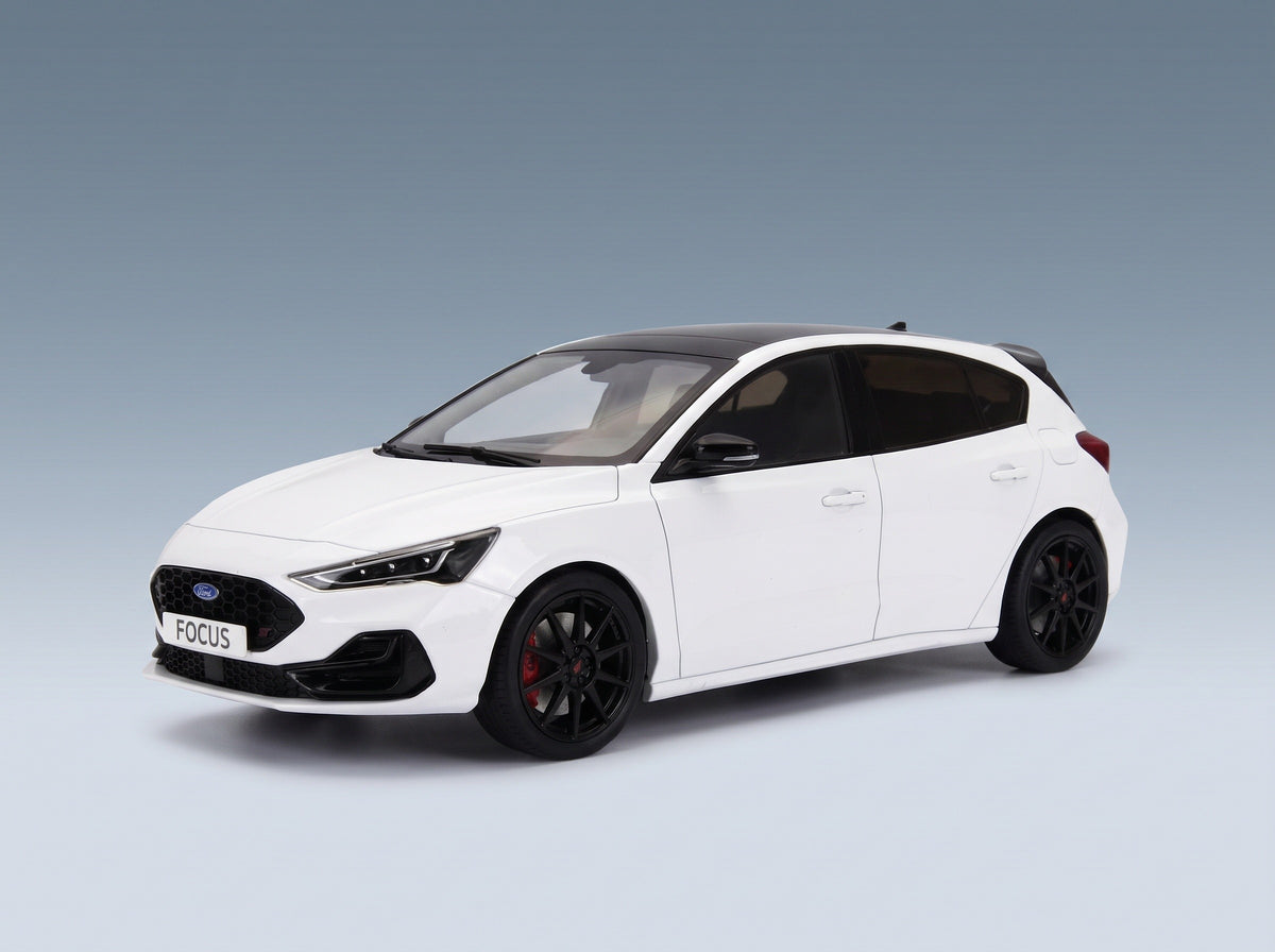 Ford Focus ST 2022 White MCG 1:18 scale model - front three-quarter view