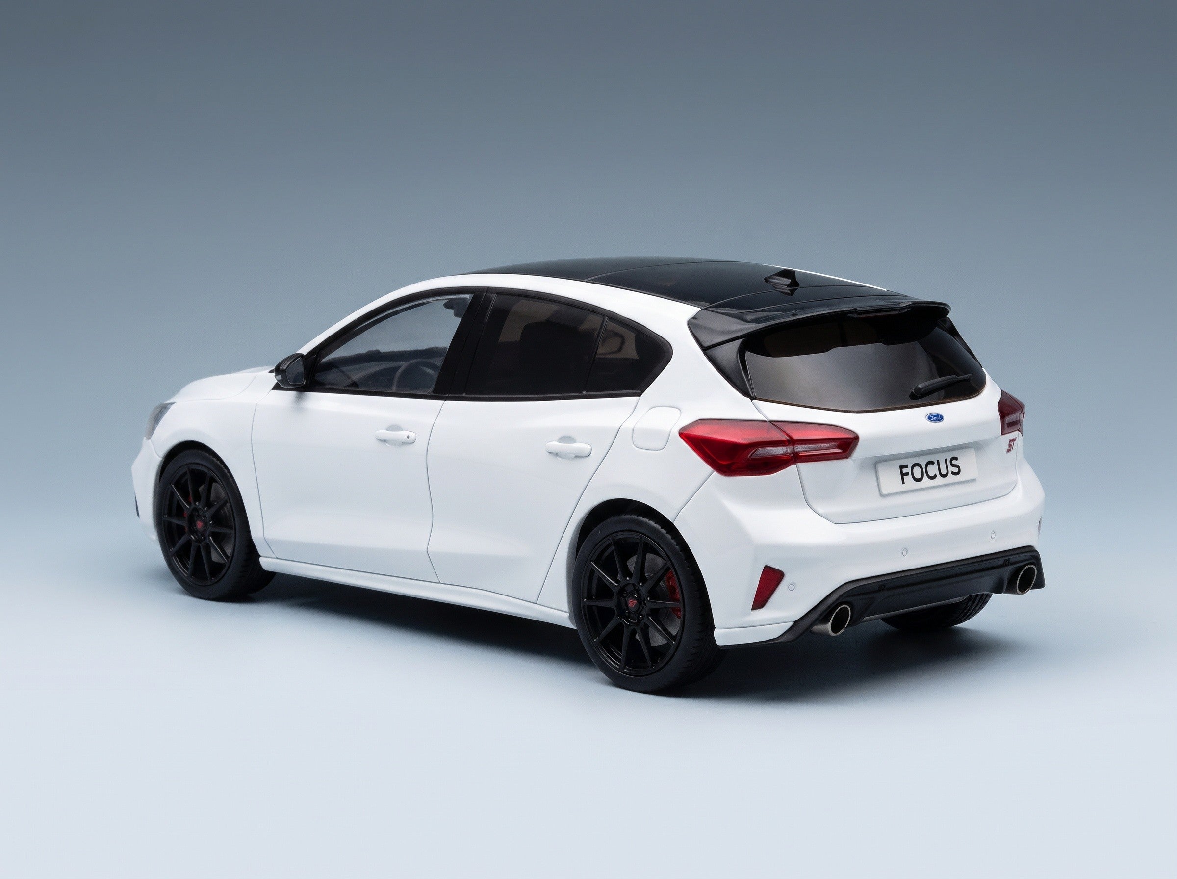 Ford Focus ST 2022 White MCG 1:18 scale model - rear three-quarter view