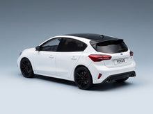 Ford Focus ST 2022 White MCG 1:18 scale model - rear three-quarter view
