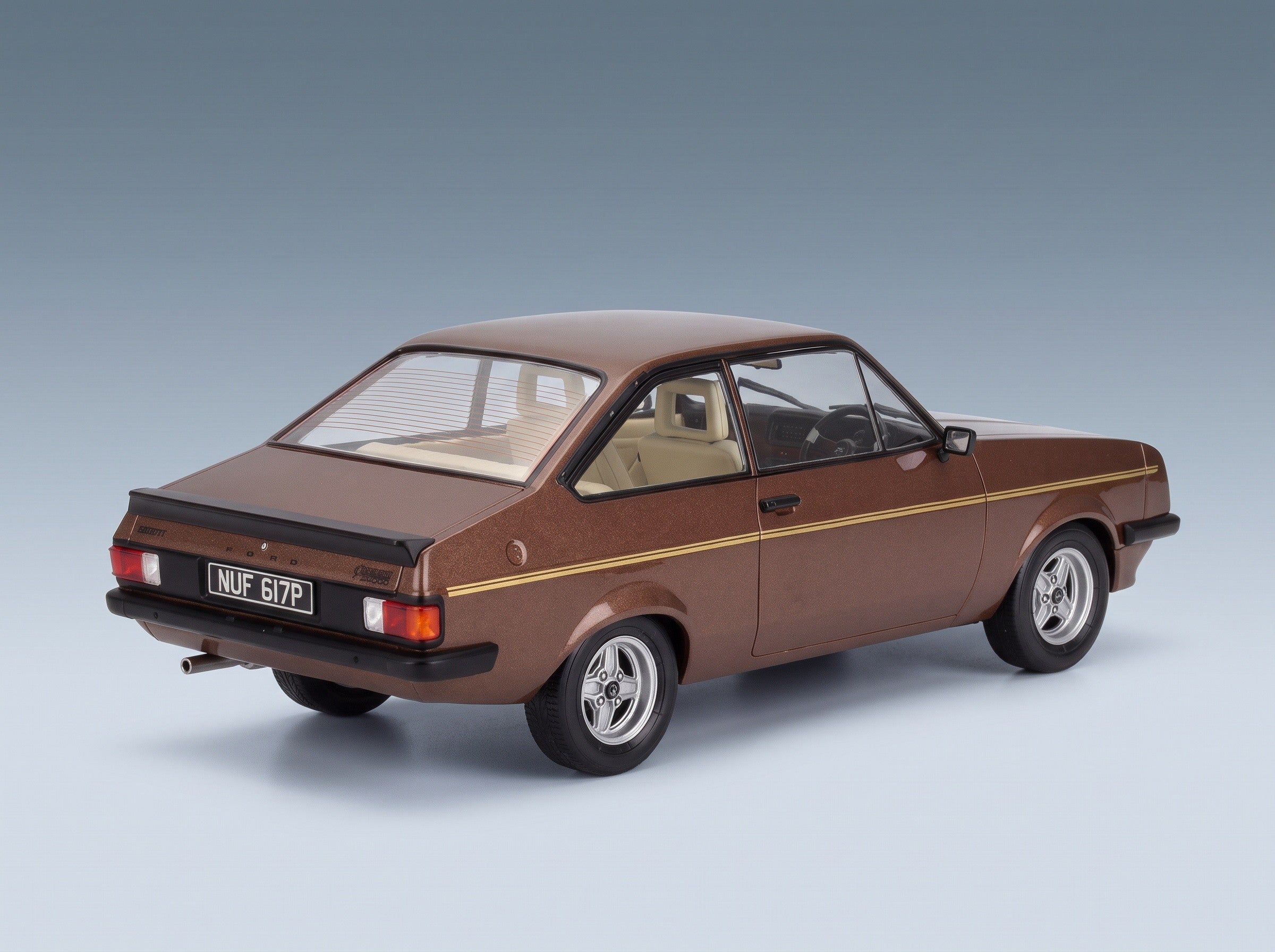 Ford Escort MkII RS 2000 1977 Brown Metallic MCG 1:18 scale model - rear three-quarter view