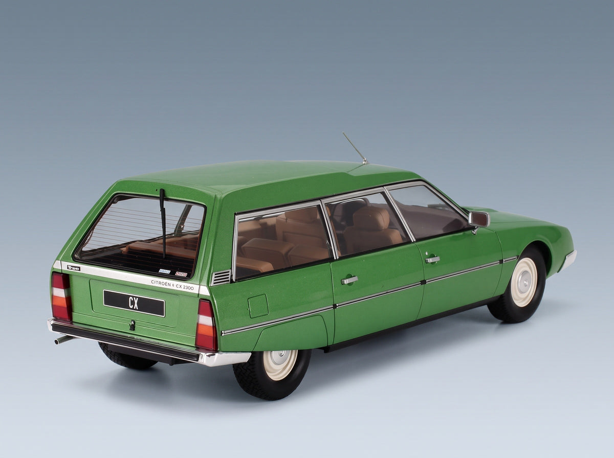 Citroën CX Break Station Wagon 1977 Dark Green MCG 1:18 scale model - rear three-quarter view