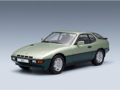 PORSCHE - 924 TURBO 1979 - DARK GREEN DARK GREY scale model - front three-quarter view