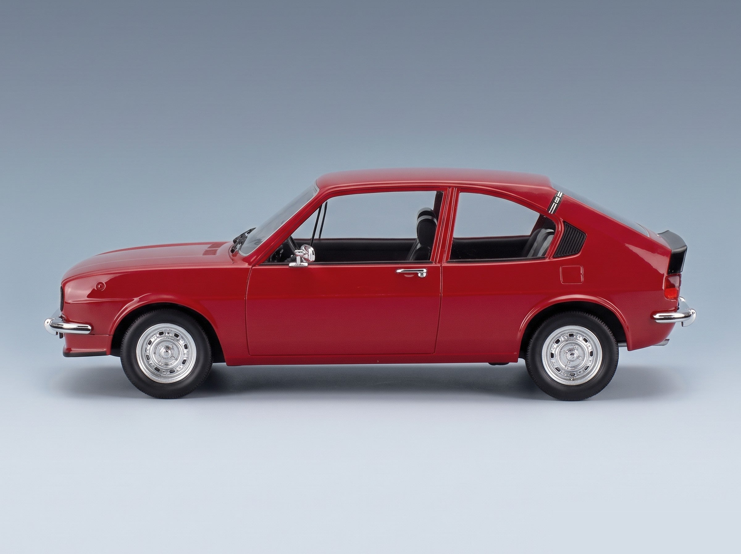 Alfa Romeo Alfasud Ti 1-Series 1973 Rosso Alfa Mitica 1:18 scale model - side view