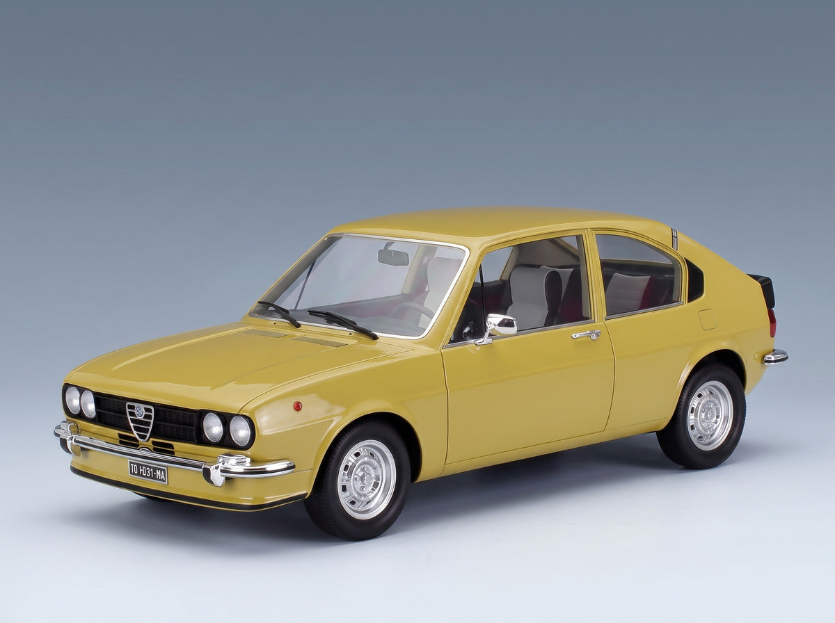 Alfa Romeo Alfasud Ti 1-Series 1973 Giallo Piper Mitica 1:18 scale model - front three-quarter view