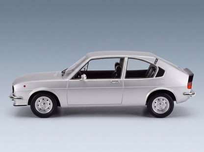 Alfa Romeo Alfasud Ti 1-Series 1973 Silver Mitica 1:18 scale model - side view