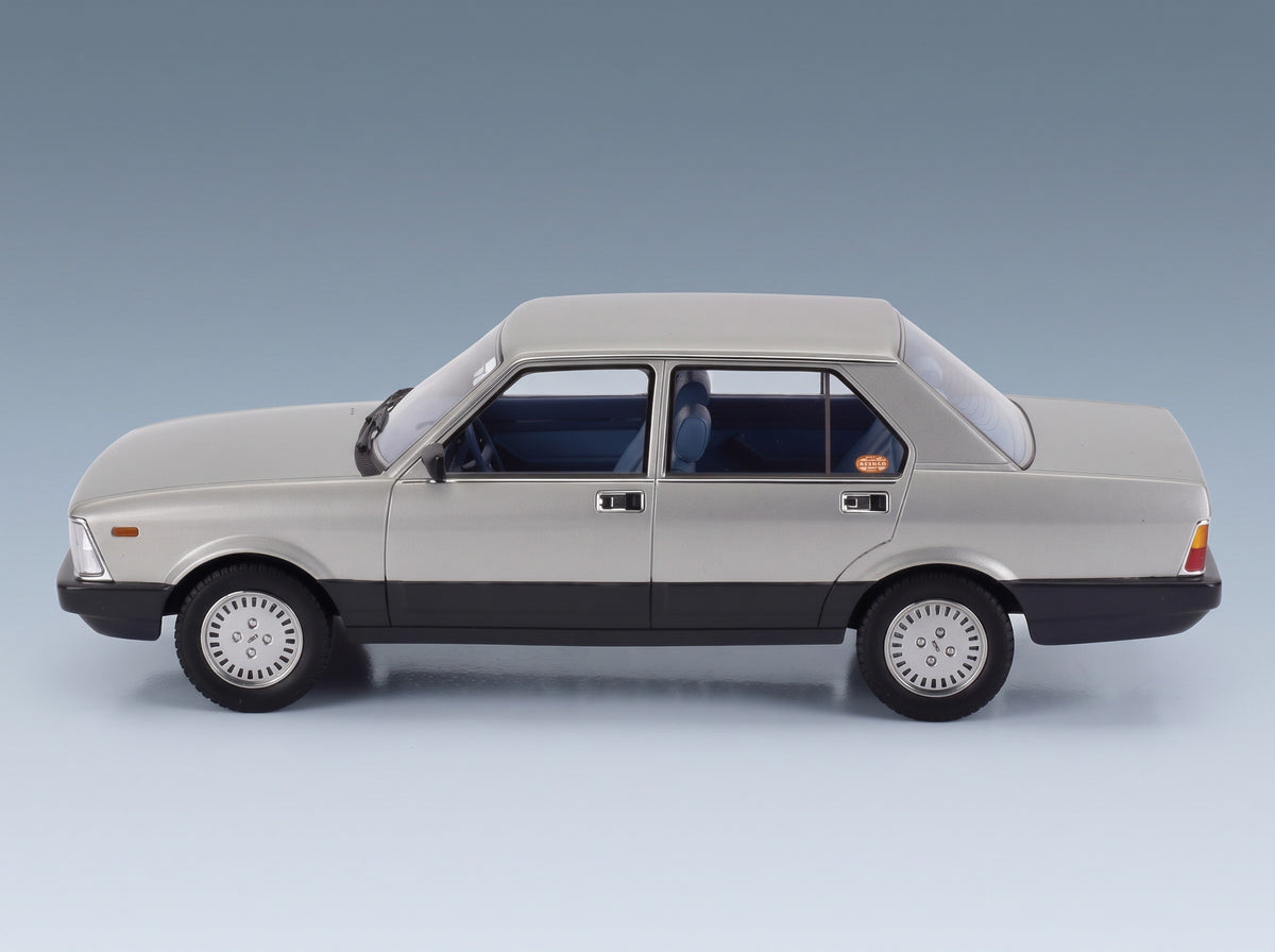 Fiat Argenta 2-Serie VX/SX 120HP 1984 Silver Mitica 1:18 scale model - side view