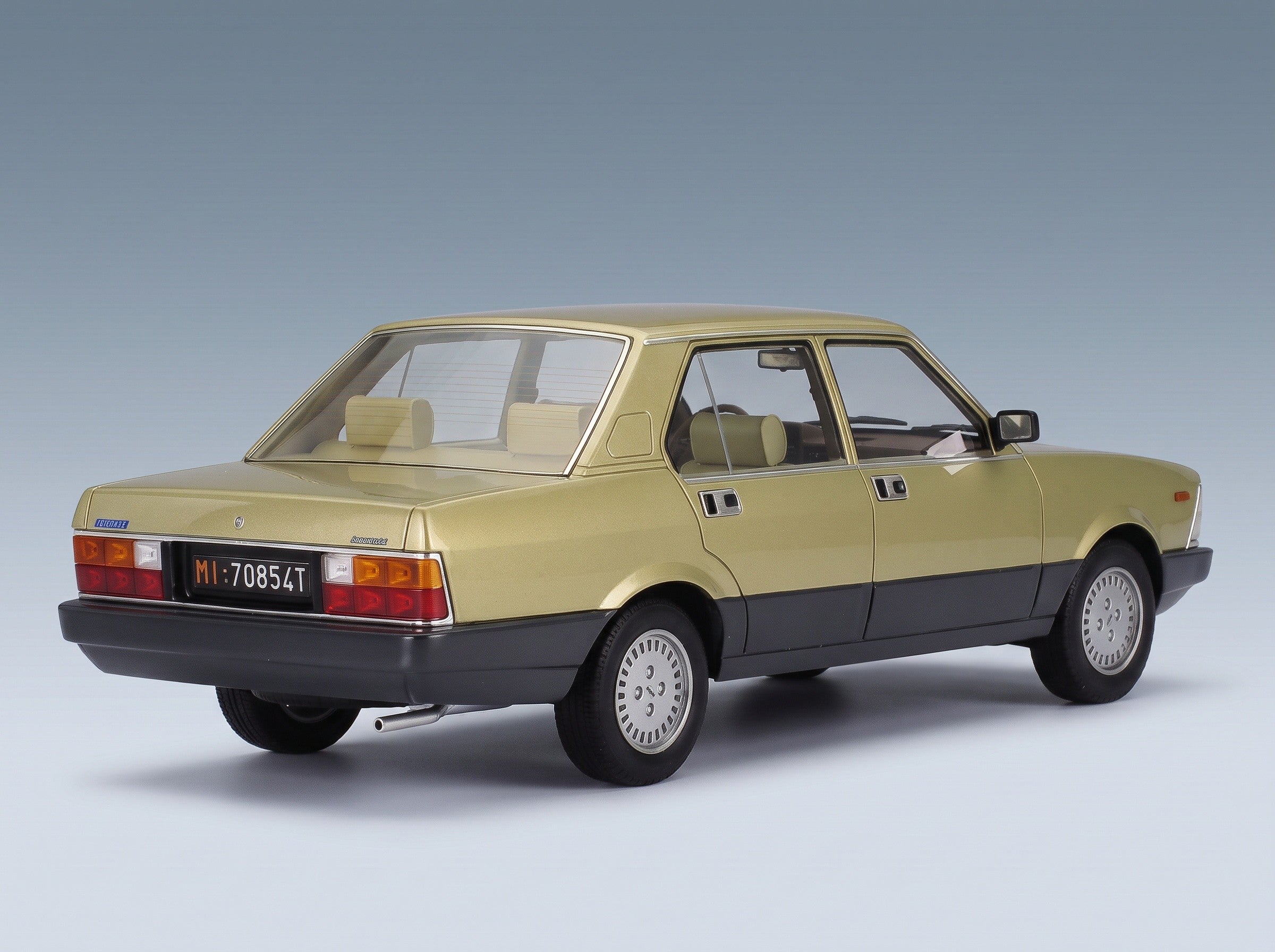 Fiat Argenta 2-Serie VX/SX 120HP 1984 Beige Metallic Mitica 1:18 scale model - rear three-quarter view