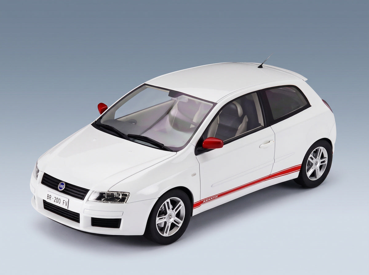 Fiat Stilo Abarth 2.4 20V 2001 White Mitica 1:18 scale model - front three-quarter view