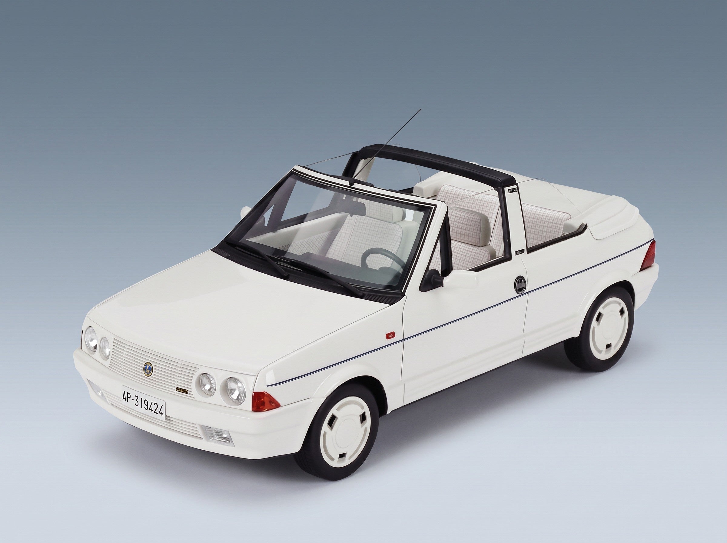 Fiat Ritmo Bertone Supercabrio 100S Serie Tutta Bianca 1986 White Mitica 1:18 scale model - front three-quarter view, top down