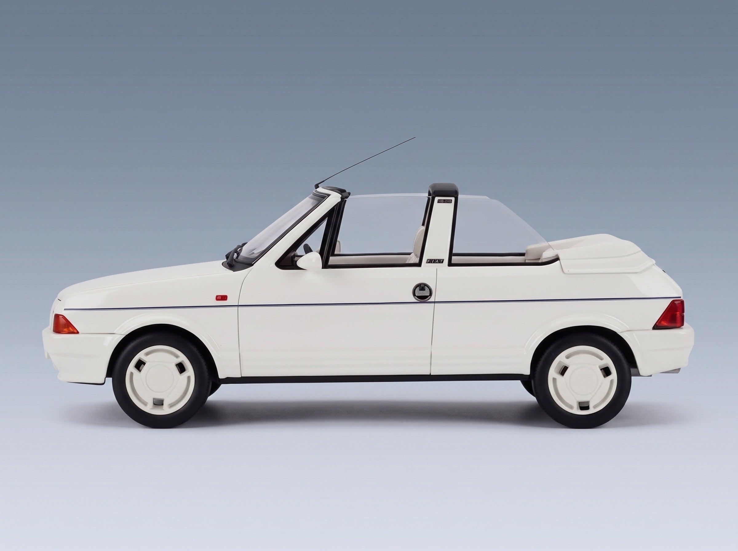 Fiat Ritmo Bertone Supercabrio 100S Serie Tutta Bianca 1986 White Mitica 1:18 scale model - side view