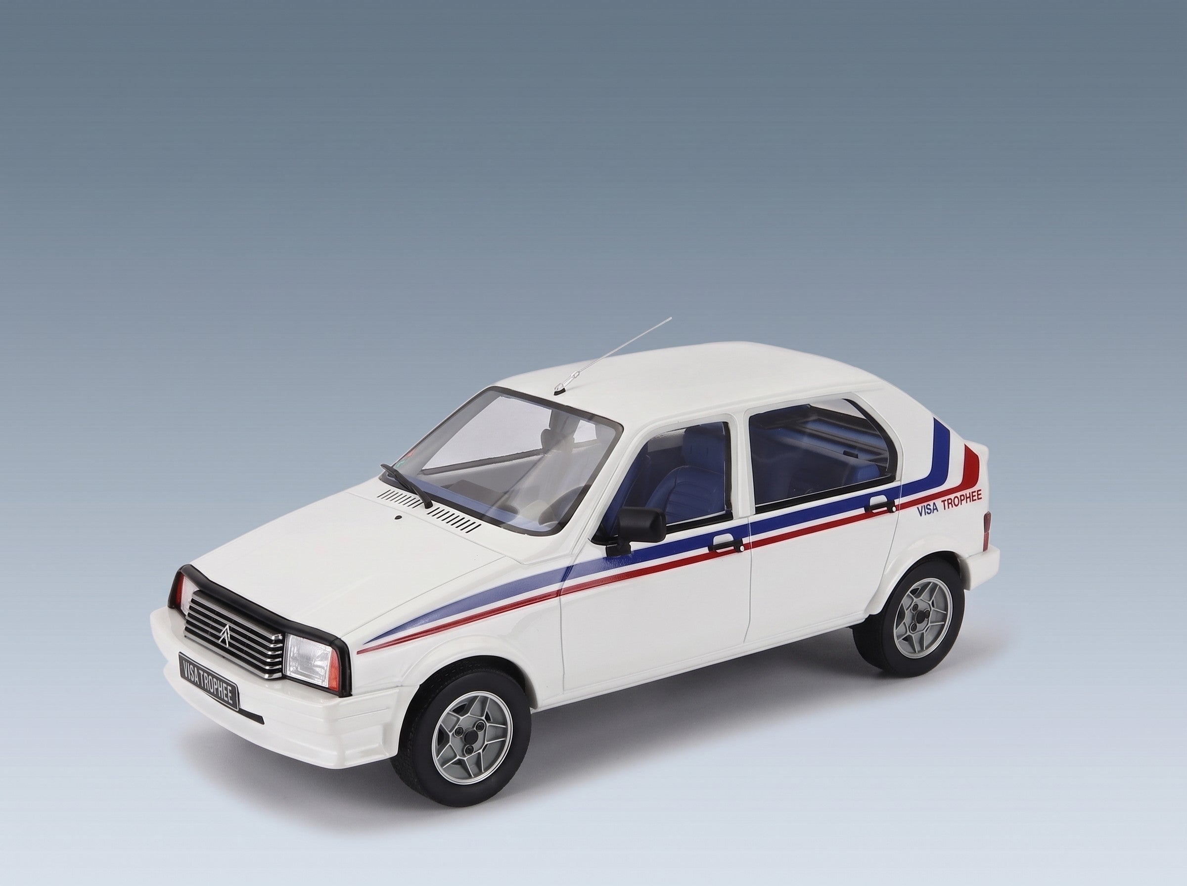 Citroën Visa Gr.B Trophée 1983 White Otto-Mobile 1:18 scale model - front three-quarter view