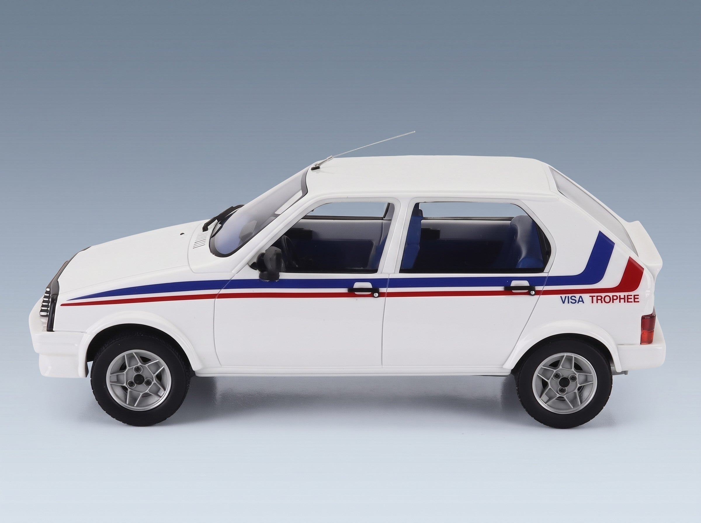 Citroën Visa Gr.B Trophée 1983 White Otto-Mobile 1:18 scale model - side view