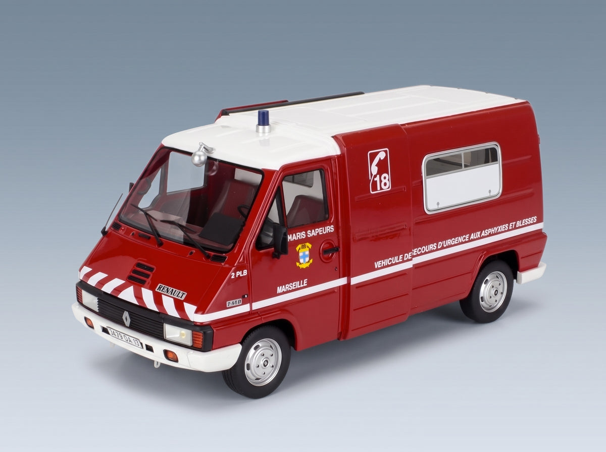 Renault Master T30D Van Véhicule de Secours d'Urgence Marseille Marine Sapeurs Pompiers 1980 Red White OTTO-MOBILE 1:18 - front three-quarter view