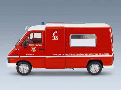 Renault Master T30D Van Véhicule de Secours d'Urgence Marseille Marine Sapeurs Pompiers 1980 Red White OTTO-MOBILE 1:18 - side view